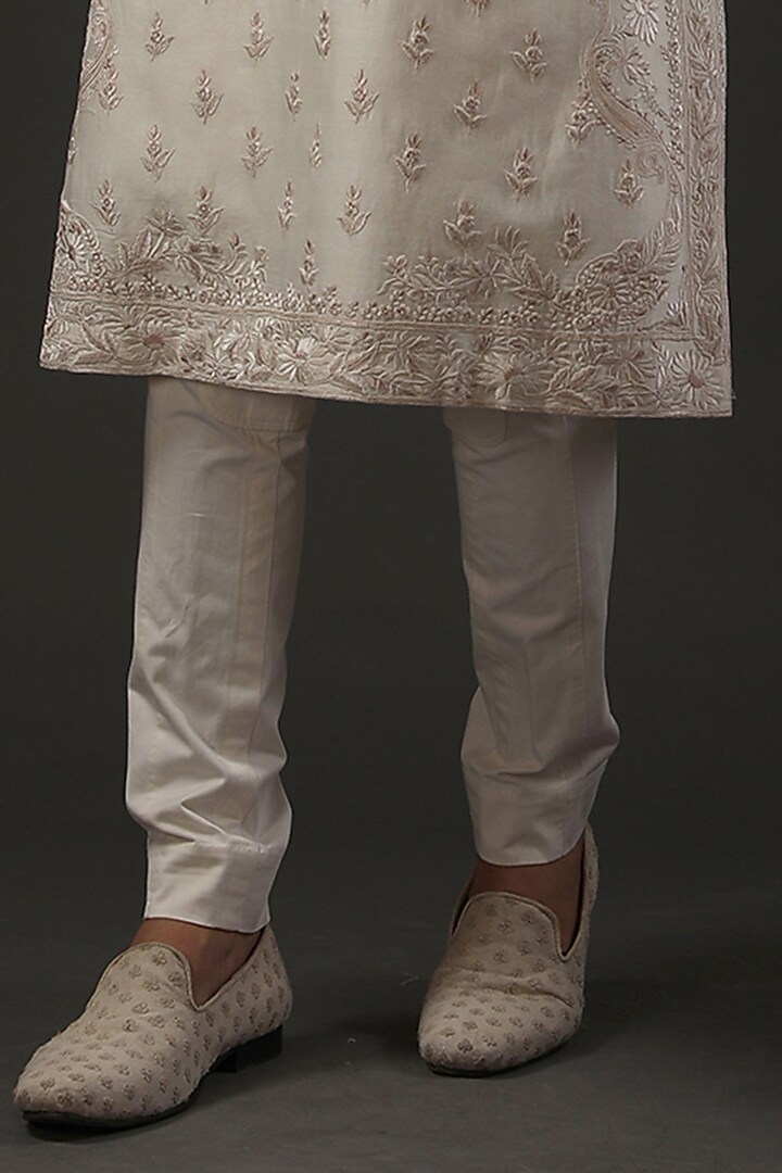 Ivory Chanderi Silk Resham Embroidered Kurta Set by Rohit Bal Men at Pernia's Pop Up Shop