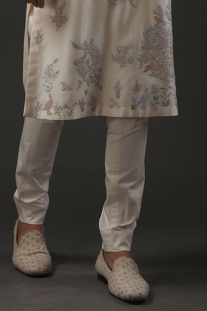 Ivory Chanderi Silk Resham Embroidered Kurta Set by Rohit Bal Men at Pernia's Pop Up Shop