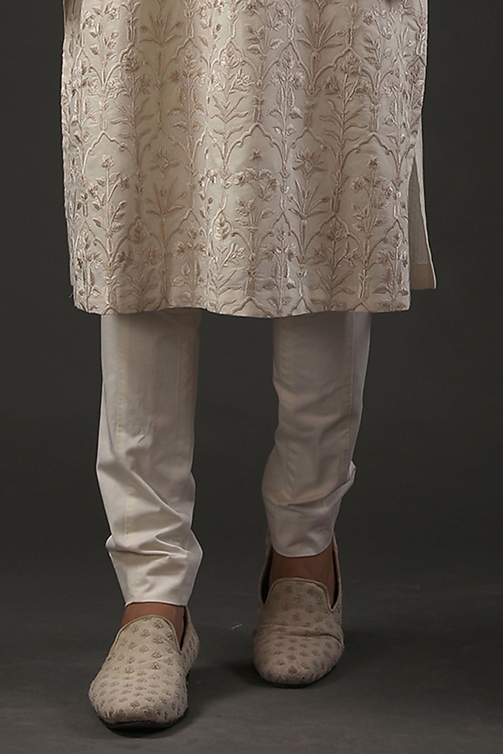 Ivory Chanderi Silk Resham Embroidered Kurta Set by Rohit Bal Men at Pernia's Pop Up Shop