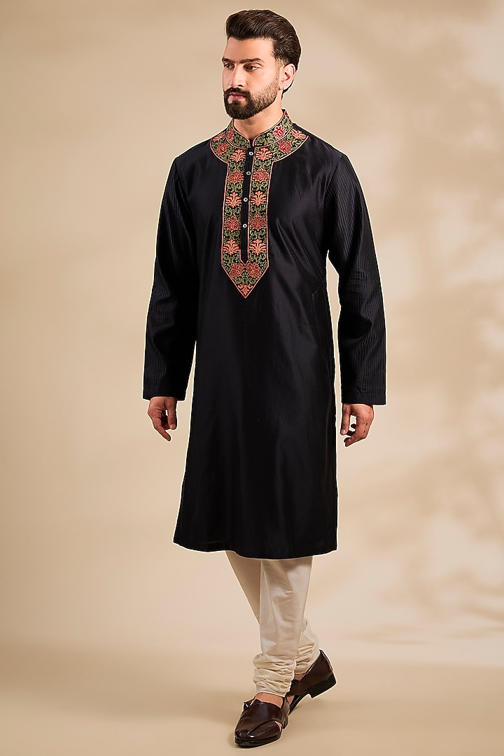 Black Chanderi Embroidered Kurta Set by Rohit Bal Men at Pernia's Pop Up Shop