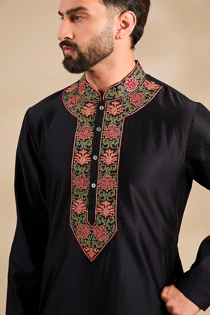 Black Chanderi Embroidered Kurta Set by Rohit Bal Men at Pernia's Pop Up Shop