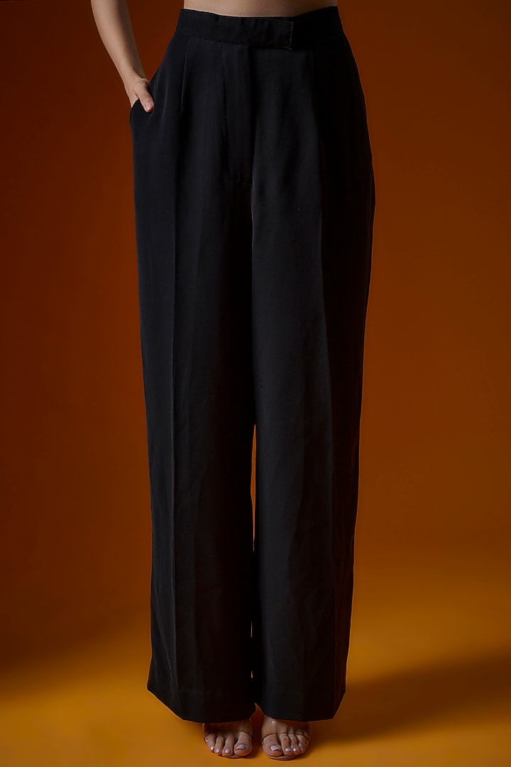 Black Crepe Embroidered Blazer Set by Ranbir Mukherjee at Pernia's Pop Up Shop