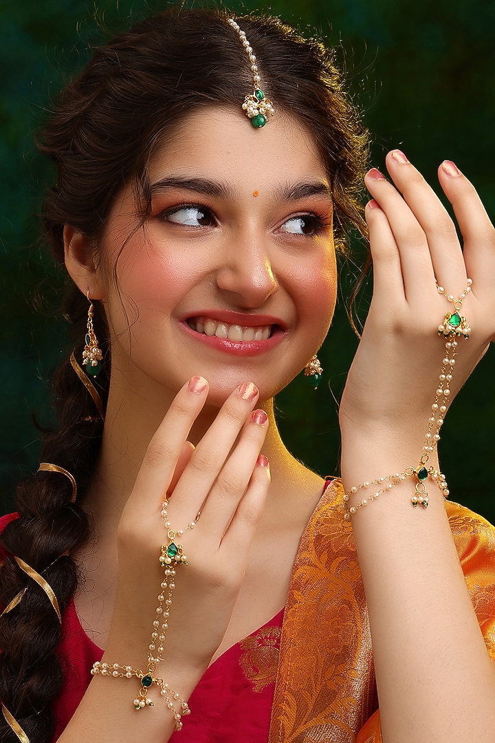 Gold Finish Glass Kundan Haathphool For Girls (Set of 5) by Ruby Raang Kids  at Pernia's Pop Up Shop