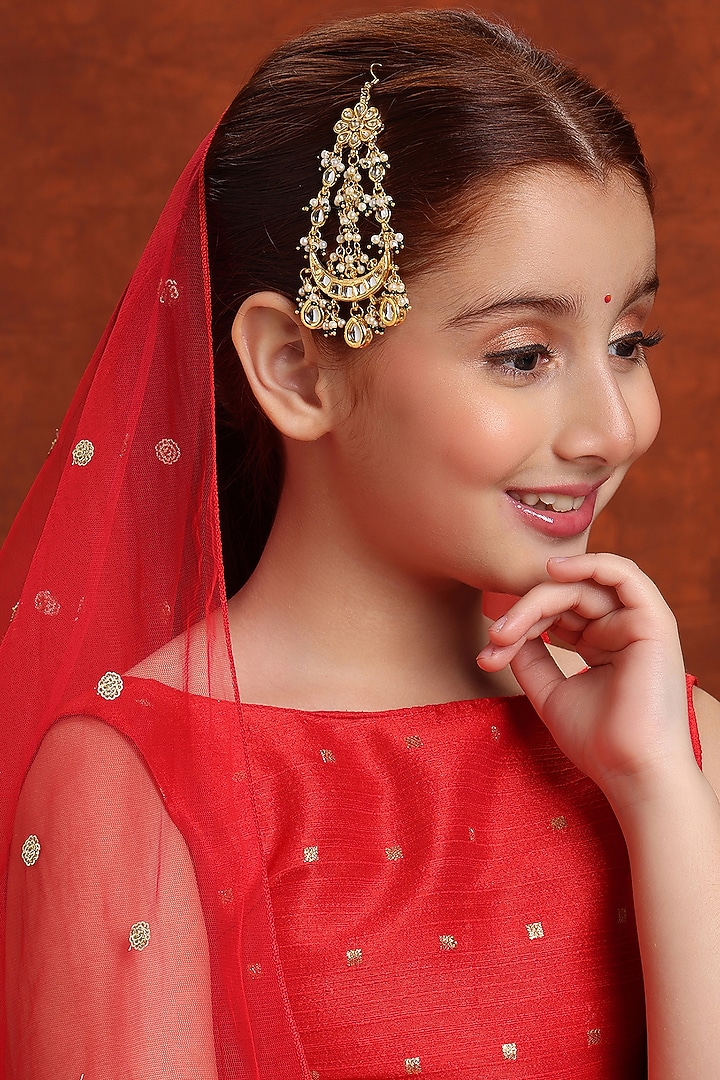 Gold Finish Kundan Polki & Green Stone Pasa For Girls by Ruby Raang Kids at Pernia's Pop Up Shop
