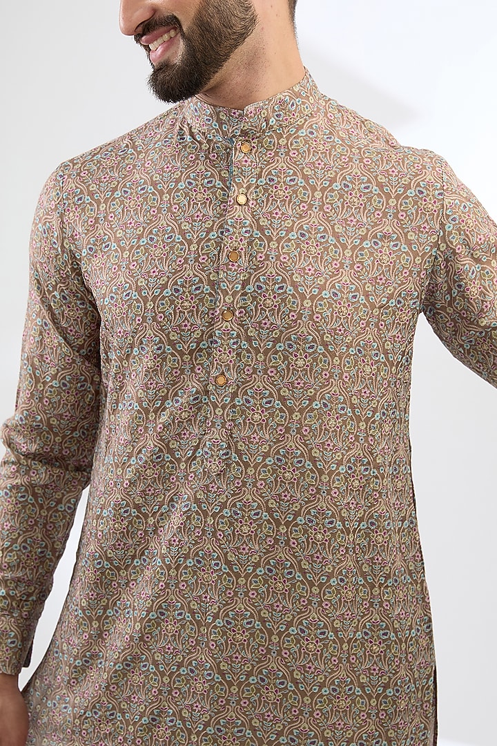 Gold Georgette Thread Embroidered Kurta Set by Rabani & Rakha Men at Pernia's Pop Up Shop