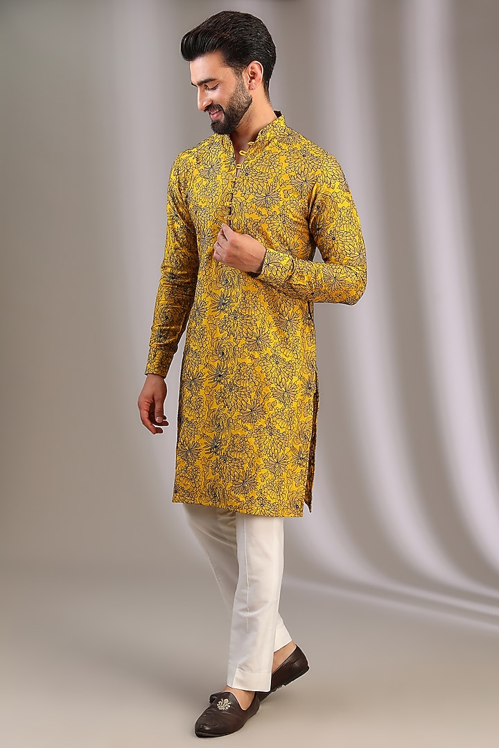 Yellow Silk Thread Floral Work Kurta Set by Rabani & Rakha Men at Pernia's Pop Up Shop