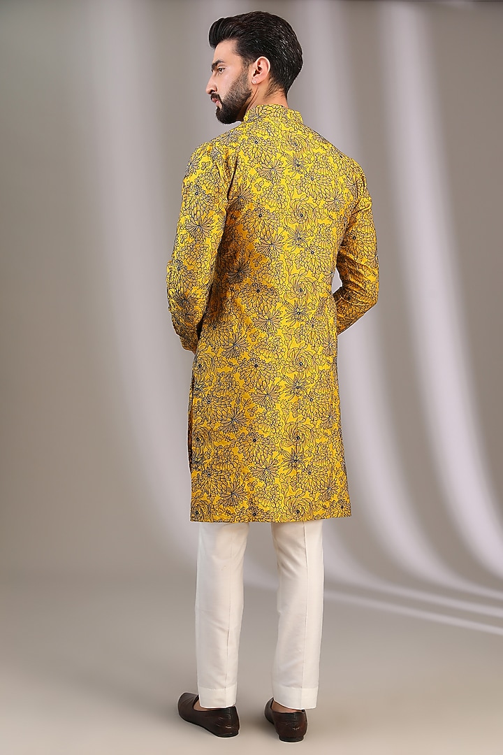 Yellow Silk Thread Floral Work Kurta Set by Rabani & Rakha Men at Pernia's Pop Up Shop