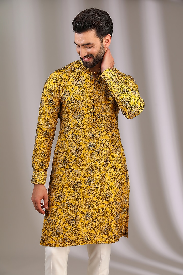 Yellow Silk Thread Floral Work Kurta Set by Rabani & Rakha Men at Pernia's Pop Up Shop