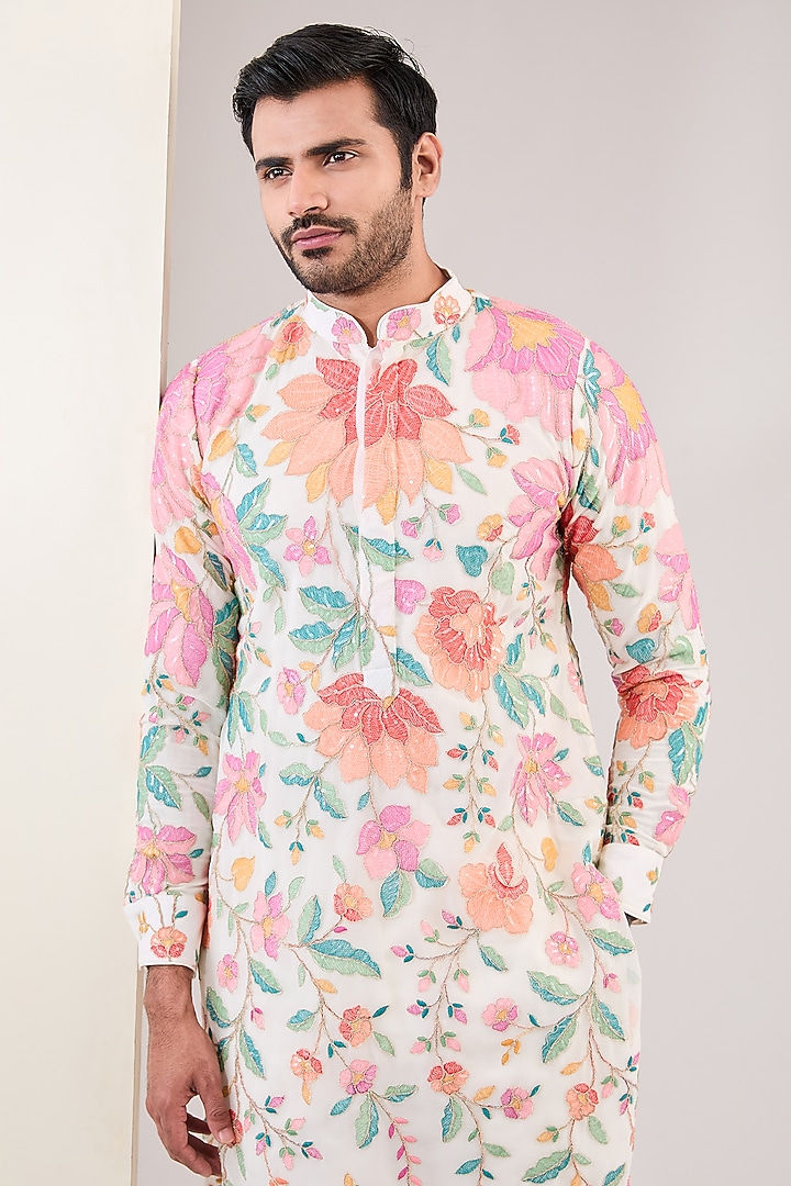 Off-White Georgette Thread Embroidered Kurta by Rabani & Rakha Men at Pernia's Pop Up Shop