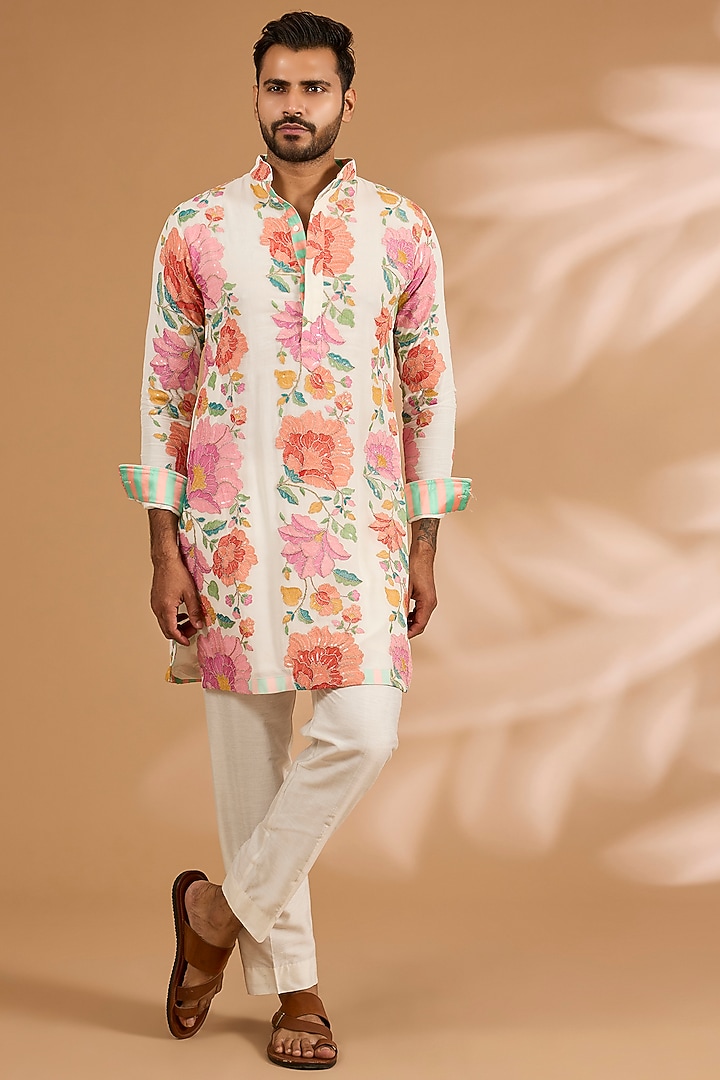 Off-White Georgette Thread Embroidered Kurta Set by Rabani & Rakha Men at Pernia's Pop Up Shop
