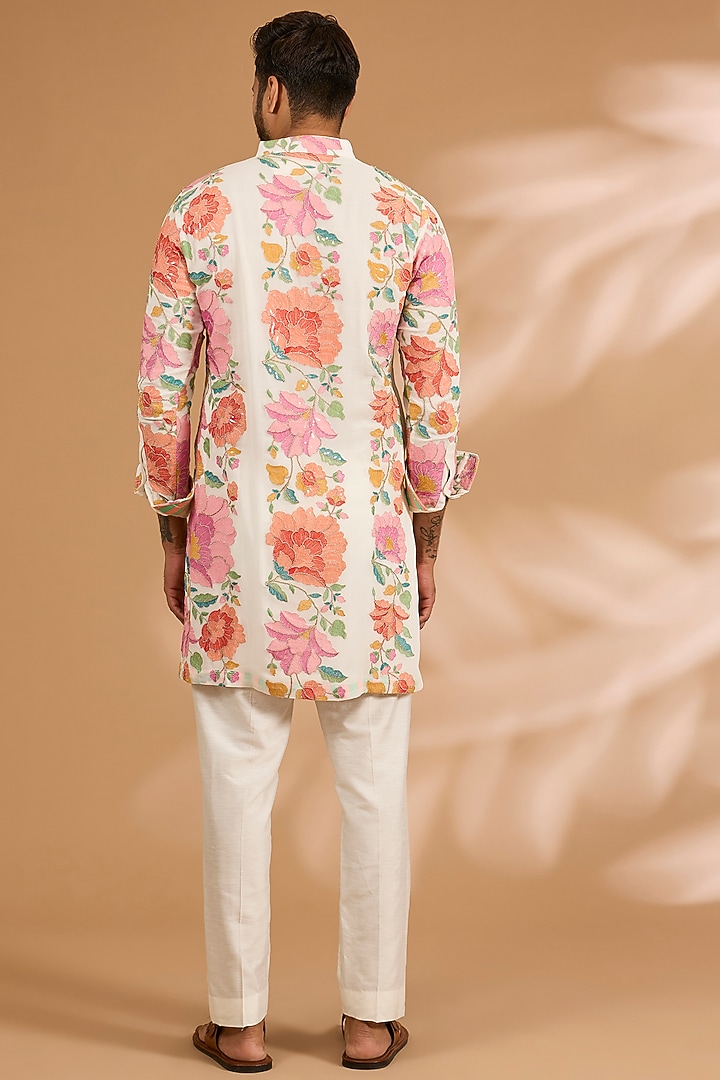 Off-White Georgette Thread Embroidered Kurta Set by Rabani & Rakha Men at Pernia's Pop Up Shop