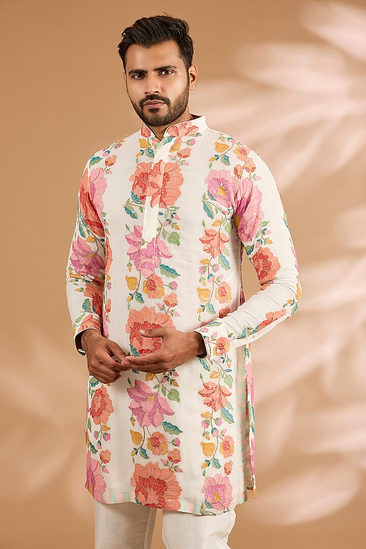 Off-White Georgette Thread Embroidered Kurta Set by Rabani & Rakha Men at Pernia's Pop Up Shop