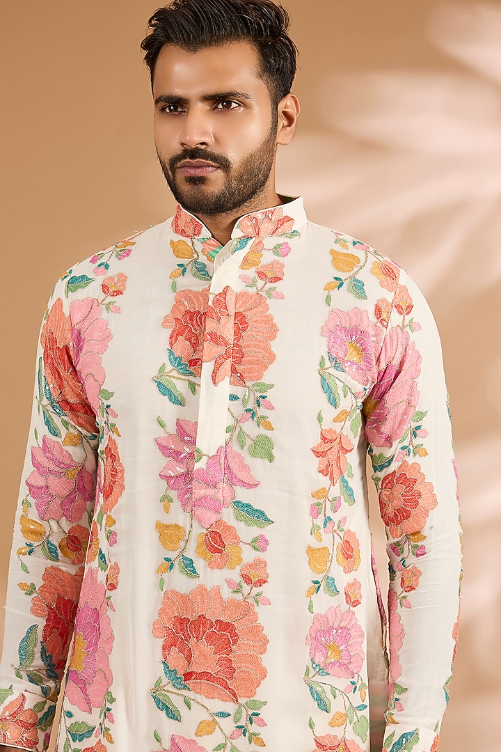 Off-White Georgette Thread Embroidered Kurta Set by Rabani & Rakha Men at Pernia's Pop Up Shop