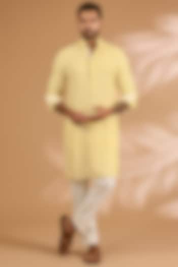 Lemon Georgette Thread Embroidered Kurta Set by Rabani & Rakha Men at Pernia's Pop Up Shop