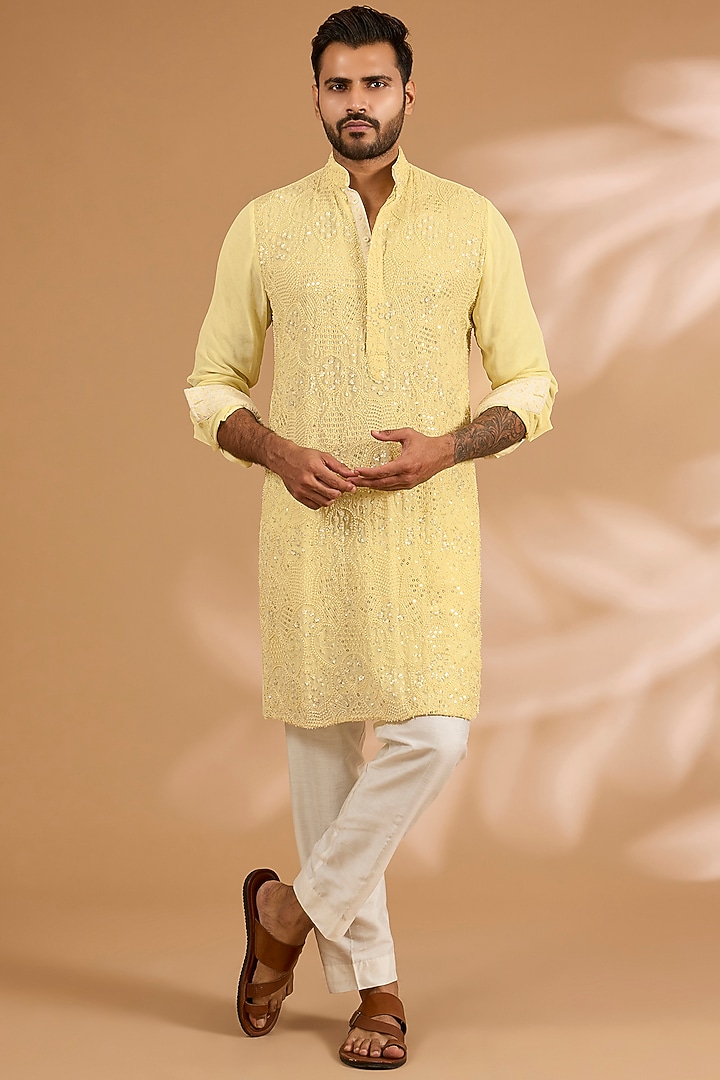 Lemon Georgette Thread Embroidered Kurta Set by Rabani & Rakha Men at Pernia's Pop Up Shop