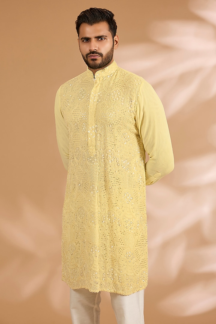 Lemon Georgette Thread Embroidered Kurta Set by Rabani & Rakha Men at Pernia's Pop Up Shop