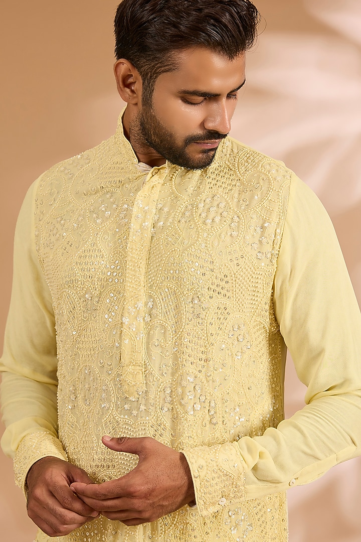 Lemon Georgette Thread Embroidered Kurta Set by Rabani & Rakha Men at Pernia's Pop Up Shop