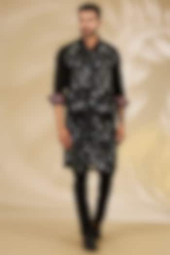 Black Georgette Printed & Thread Embroidered Kurta Set by Rabani & Rakha Men at Pernia's Pop Up Shop