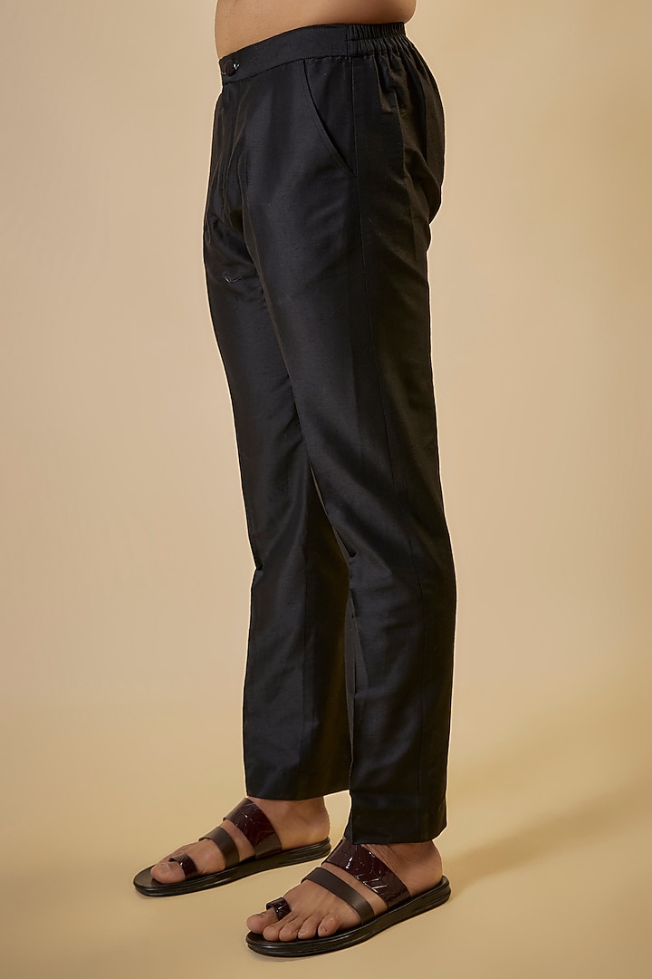 Black Georgette Thread Embroidered Kurta Set by Rabani & Rakha Men at Pernia's Pop Up Shop