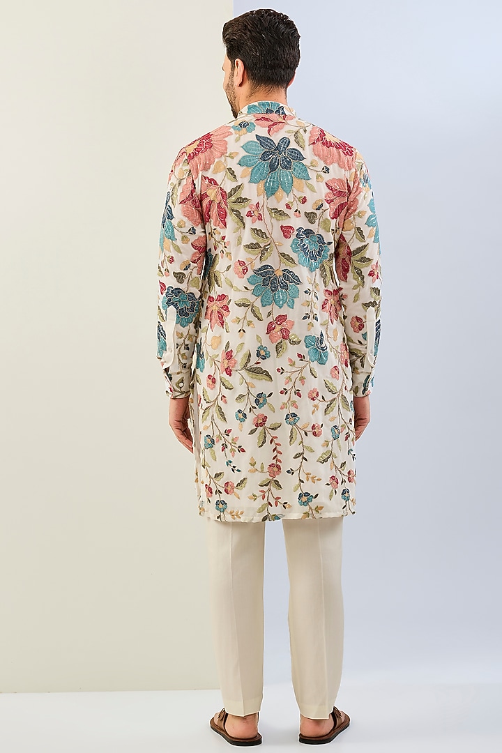 Off-White Georgette Thread Embroidered Kurta Set by Rabani & Rakha Men at Pernia's Pop Up Shop