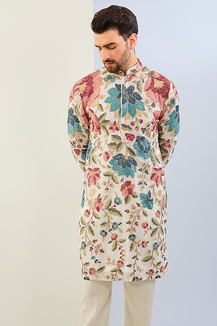 Off-White Georgette Thread Embroidered Kurta Set by Rabani & Rakha Men at Pernia's Pop Up Shop