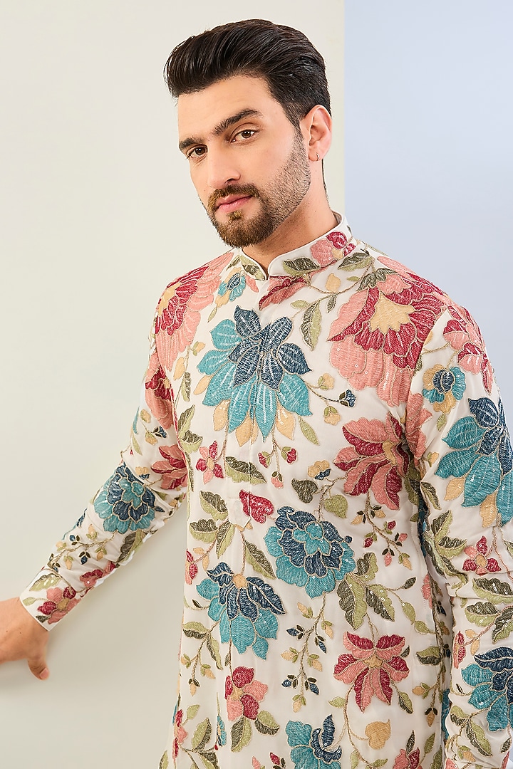 Off-White Georgette Thread Embroidered Kurta Set by Rabani & Rakha Men at Pernia's Pop Up Shop