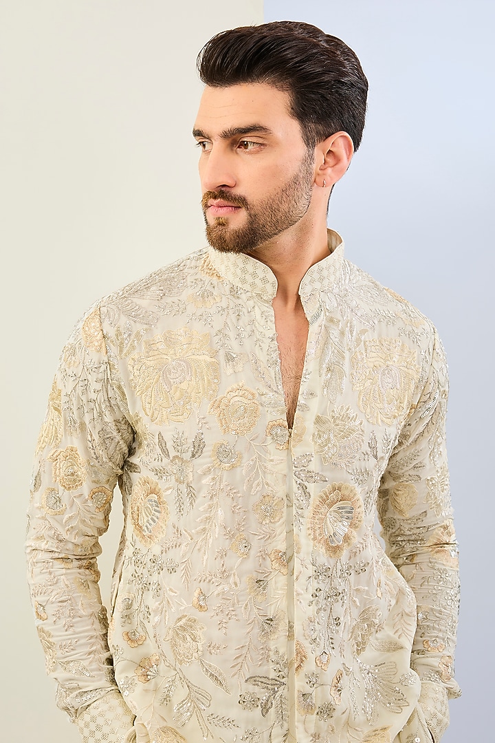 Off-White Georgette Thread Embroidered Kurta Set by Rabani & Rakha Men at Pernia's Pop Up Shop
