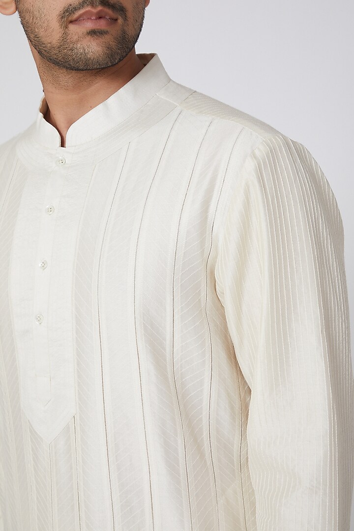 Ivory Chanderi Embroidered Pintuck Kurta Set by Rohit Bal Men at Pernia's Pop Up Shop