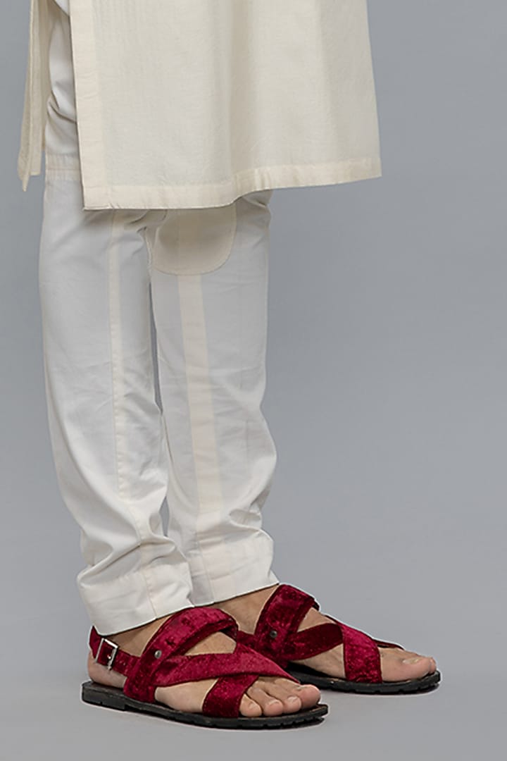 Ivory Chanderi Thread Machine Embroidered Kurta Set by Rohit Bal Men at Pernia's Pop Up Shop