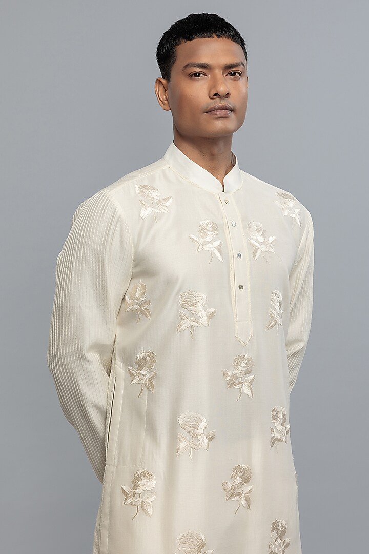 Ivory Chanderi Applique & Thread Work Kurta Set by Rohit Bal Men at Pernia's Pop Up Shop
