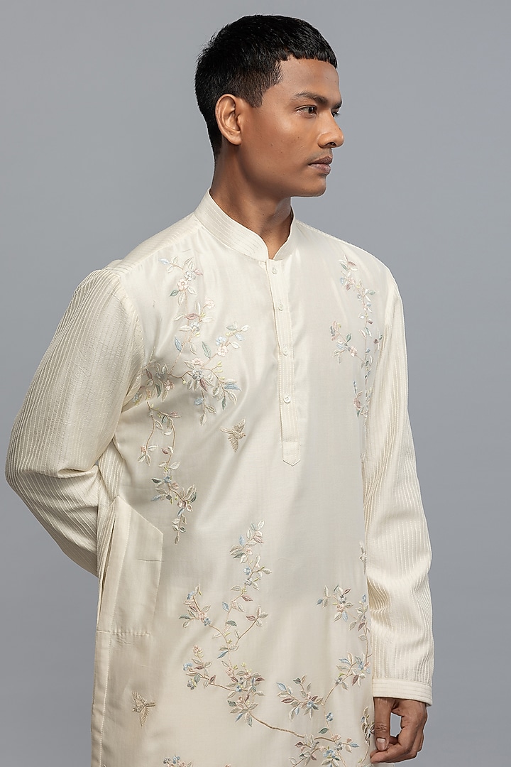 Ivory Chanderi Resham Embroidered Kurta Set by Rohit Bal Men at Pernia's Pop Up Shop