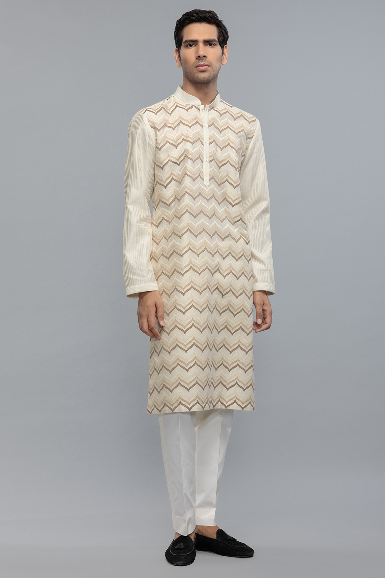 Ivory Chanderi Applique & Thread Work Kurta Set by Rohit Bal Men