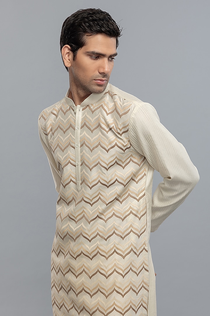 Ivory Chanderi Applique & Thread Work Kurta Set by Rohit Bal Men at Pernia's Pop Up Shop