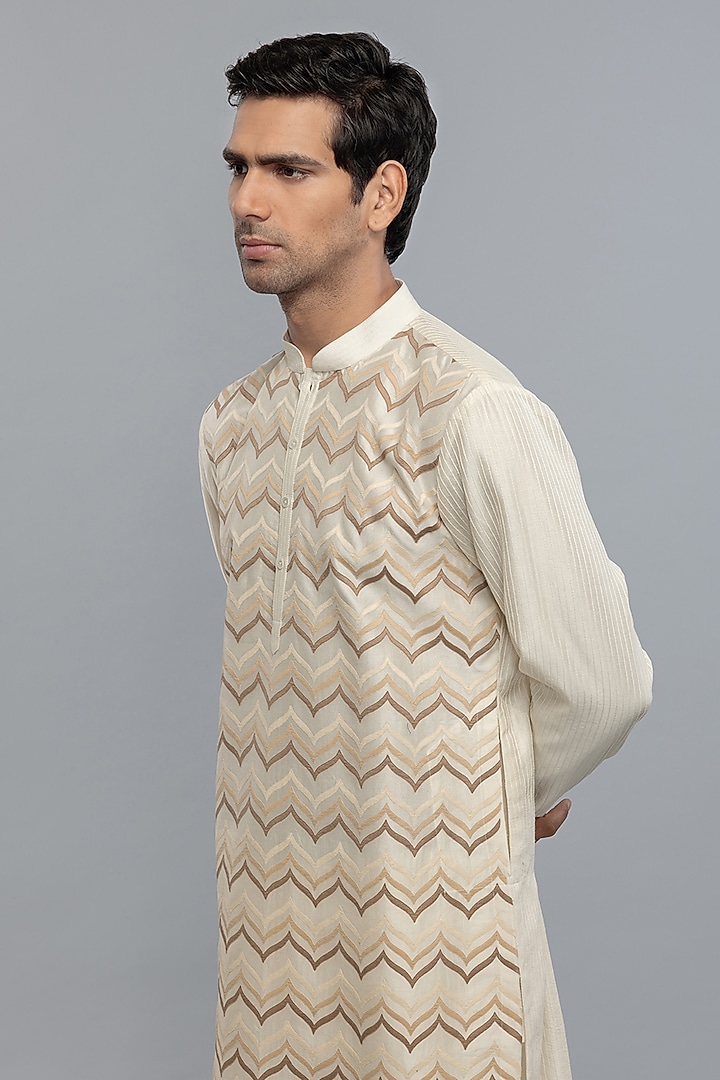 Ivory Chanderi Applique & Thread Work Kurta Set by Rohit Bal Men at Pernia's Pop Up Shop