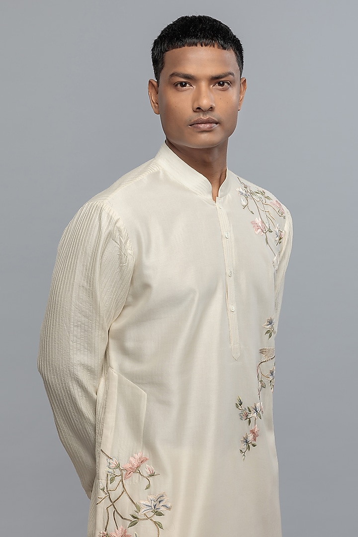 Ivory Chanderi Machine Embroidered Kurta Set by Rohit Bal Men at Pernia's Pop Up Shop
