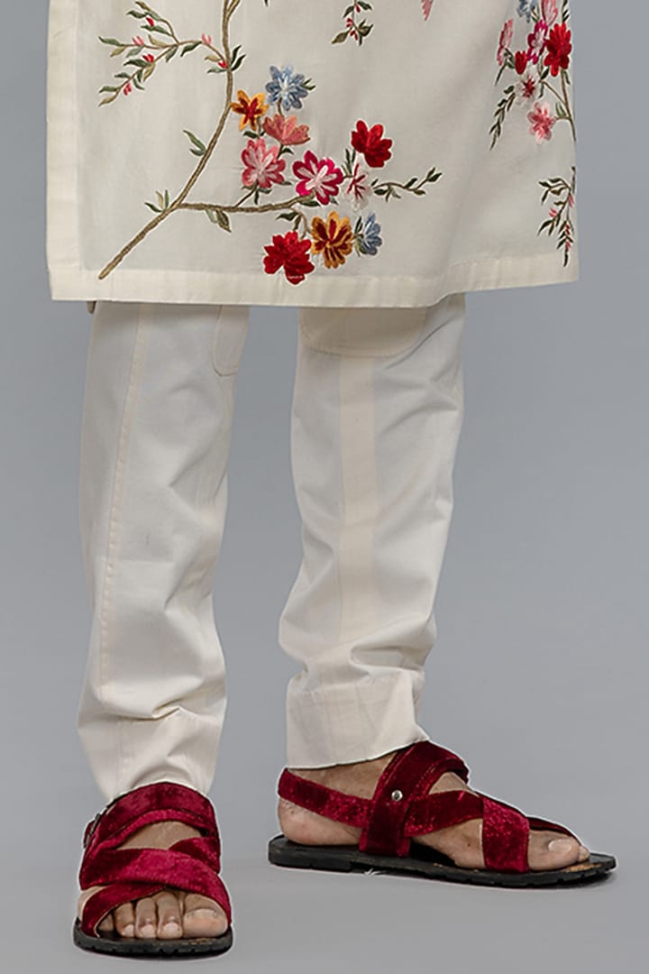 Ivory Chanderi Thread Embroidered Kurta Set by Rohit Bal Men at Pernia's Pop Up Shop