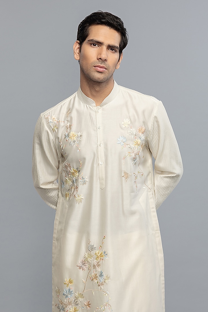 Ivory Chanderi Machine Embroidered Kurta Set by Rohit Bal Men at Pernia's Pop Up Shop