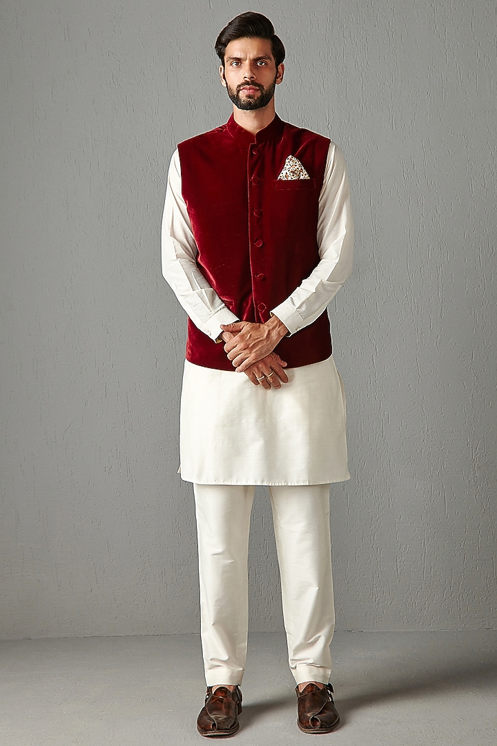 Maroon Velvet Bundi Jacket Set by Rabani & Rakha Men at Pernia's Pop Up Shop