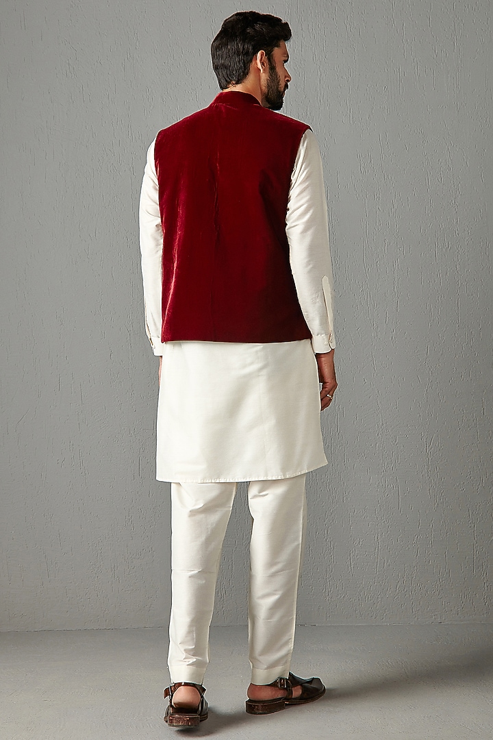 Maroon Velvet Bundi Jacket Set by Rabani & Rakha Men at Pernia's Pop Up Shop