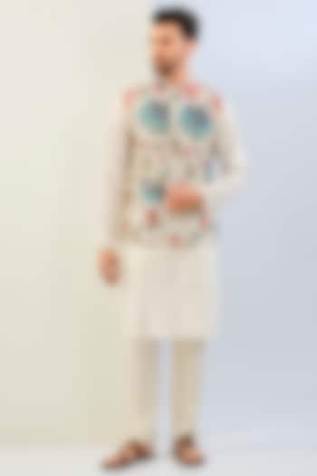 Off-White Georgette Thread Embroidered Bundi Jacket Set by Rabani & Rakha Men at Pernia's Pop Up Shop