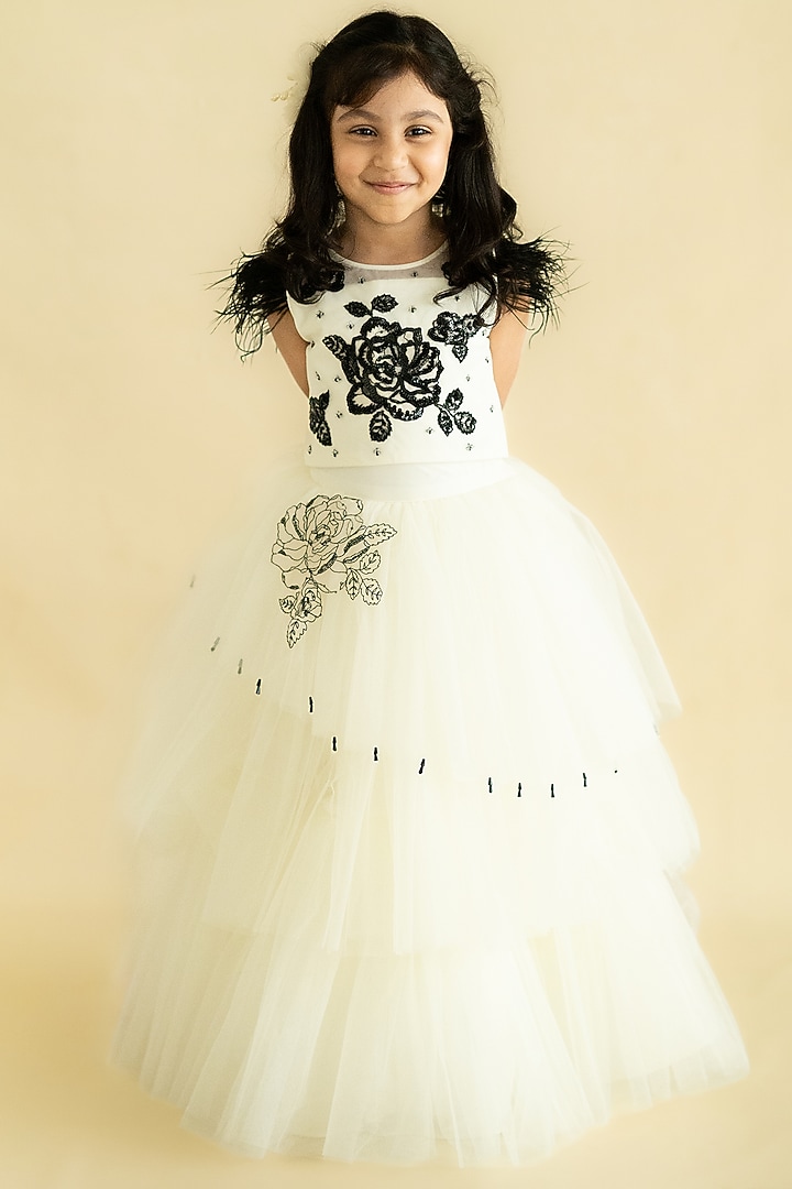 White Tulle Net Floral Embellished Lehenga Set For Girls by Ruchikalathlabel at Pernia's Pop Up Shop