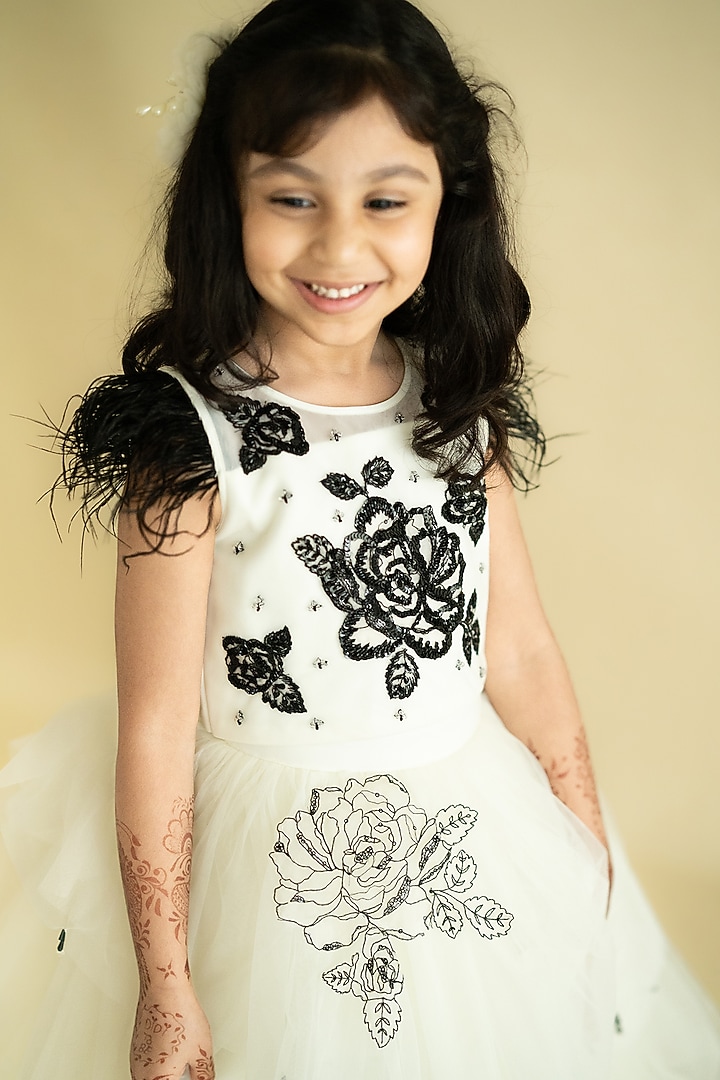 White Tulle Net Floral Embellished Lehenga Set For Girls by Ruchikalathlabel at Pernia's Pop Up Shop