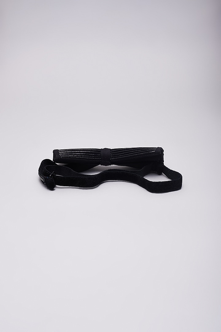 Black Metallic Wire Bow-Tie by Rimzim Dadu Men at Pernia's Pop Up Shop