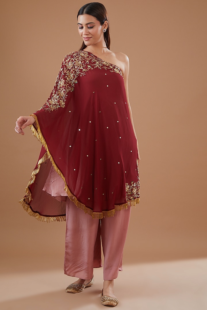 Maroon & Pink Crepe Off-Shoulder Kurta Set by Radhika Nandwani at Pernia's Pop Up Shop