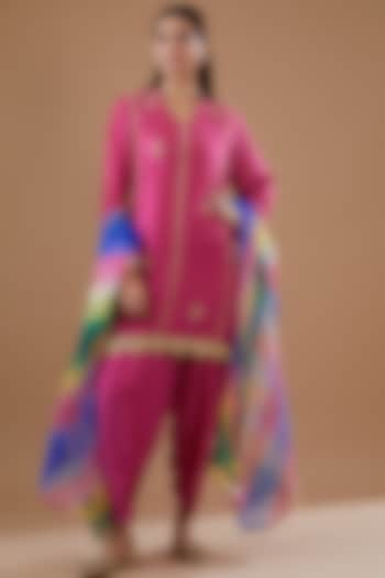 Pink Crepe Hand Embroidered Kurta Set by Radhika Nandwani at Pernia's Pop Up Shop