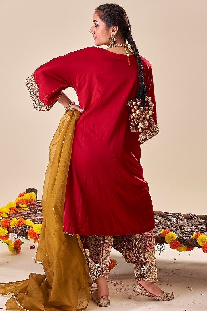 Maroon Satin Hand Embroidered Kurta Set by Radhika Nandwani at Pernia's Pop Up Shop