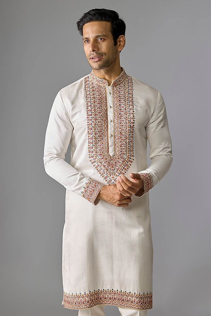 White Slub Satin Thread Embroidered Kurta Set by RE CHANNEL at Pernia's Pop Up Shop