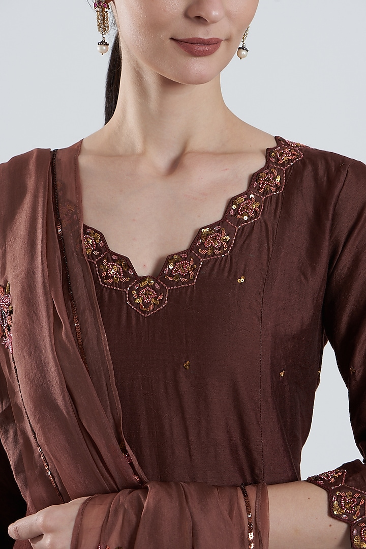 Brown Hand Embroidered Kurta Set by Reema Mehta at Pernia's Pop Up Shop