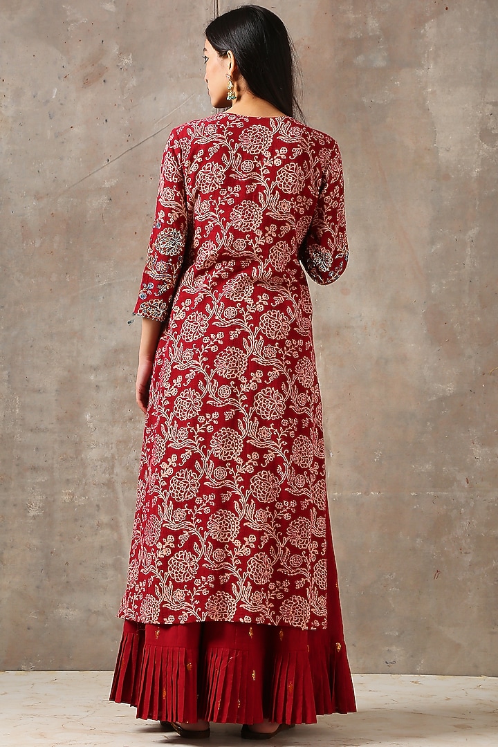 Red Printed & Aari Embroidered Kurta Set by Rekha Agra at Pernia's Pop Up Shop