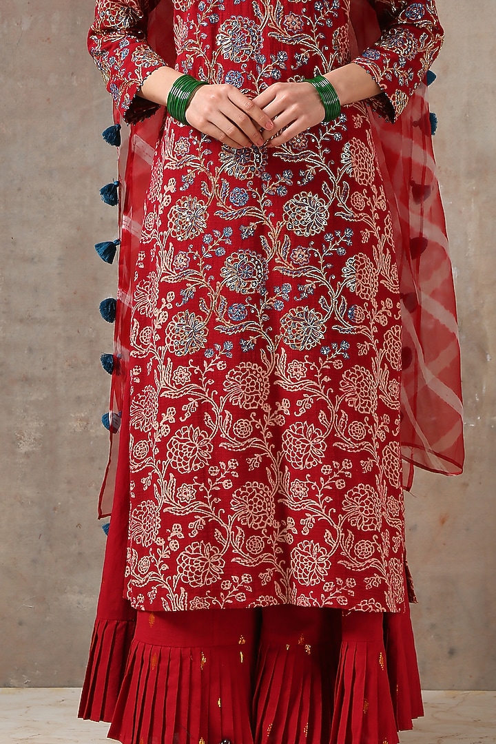 Red Printed & Aari Embroidered Kurta Set by Rekha Agra at Pernia's Pop Up Shop